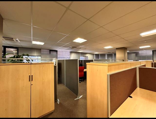 9,657M² OFFICE TO LET IN PARKTOWN